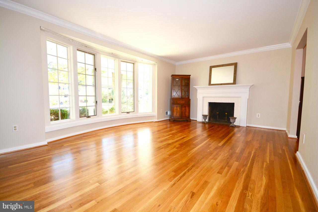 2500 Londonderry Road Alexandria, VA 22308 - Photo 8 of 30 Living Room