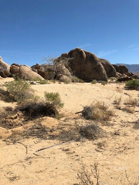 3580 Whitney Portal Road Lone Pine, CA 93545 - Photo 14 of 32 a view of ocean and a mountain