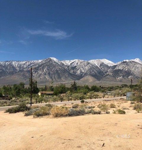 3580 Whitney Portal Road Lone Pine, CA 93545 - Photo 23 of 32 a view of a town with mountains