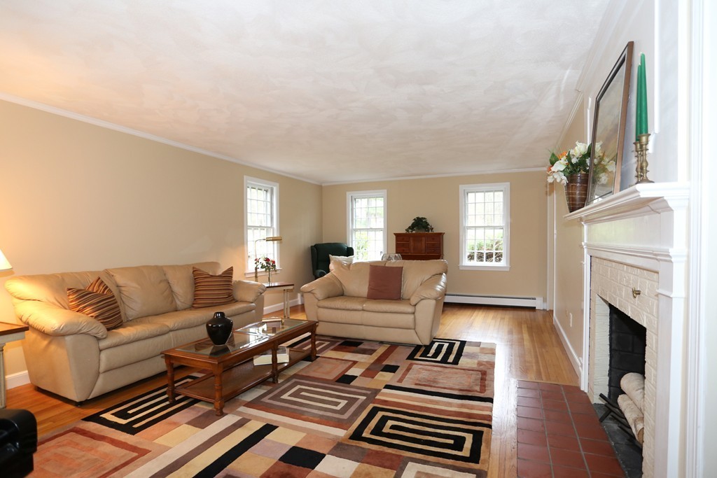 227 Mossman Road Sudbury, MA 01776 - Photo 4 of 29 Gallery Image 4