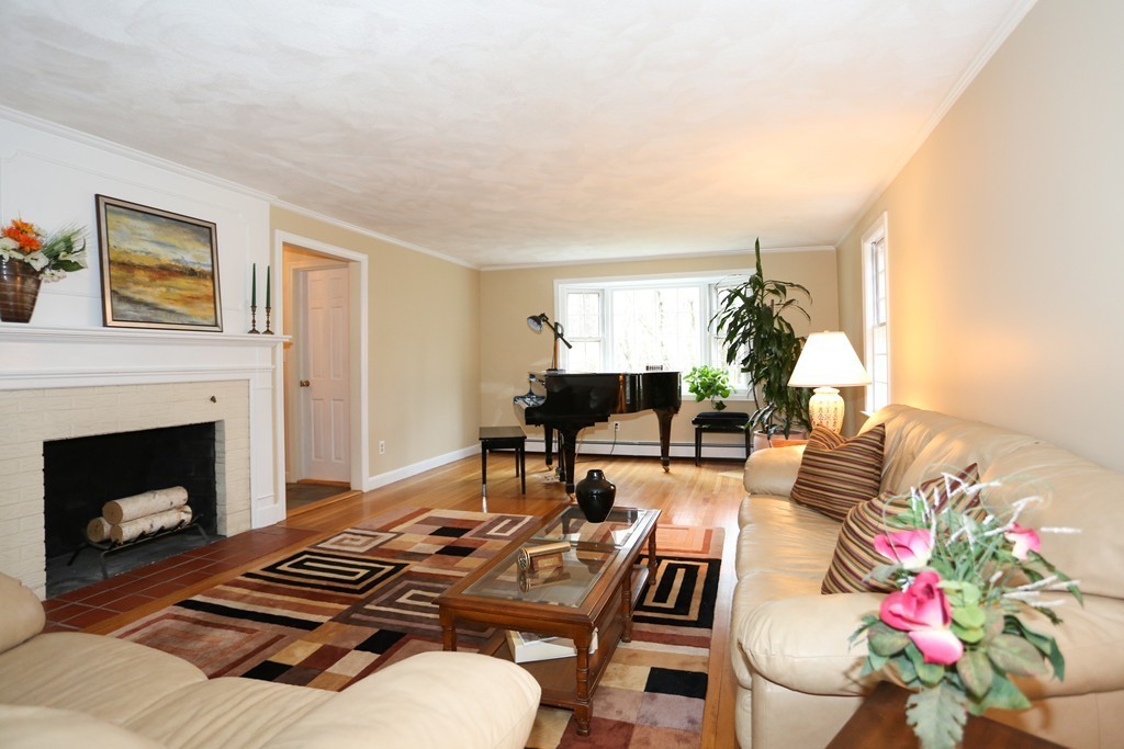 227 Mossman Road Sudbury, MA 01776 - Photo 5 of 29 Gallery Image 5