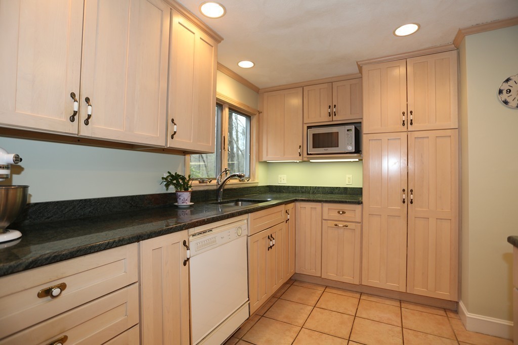 227 Mossman Road Sudbury, MA 01776 - Photo 8 of 29 Gallery Image 8