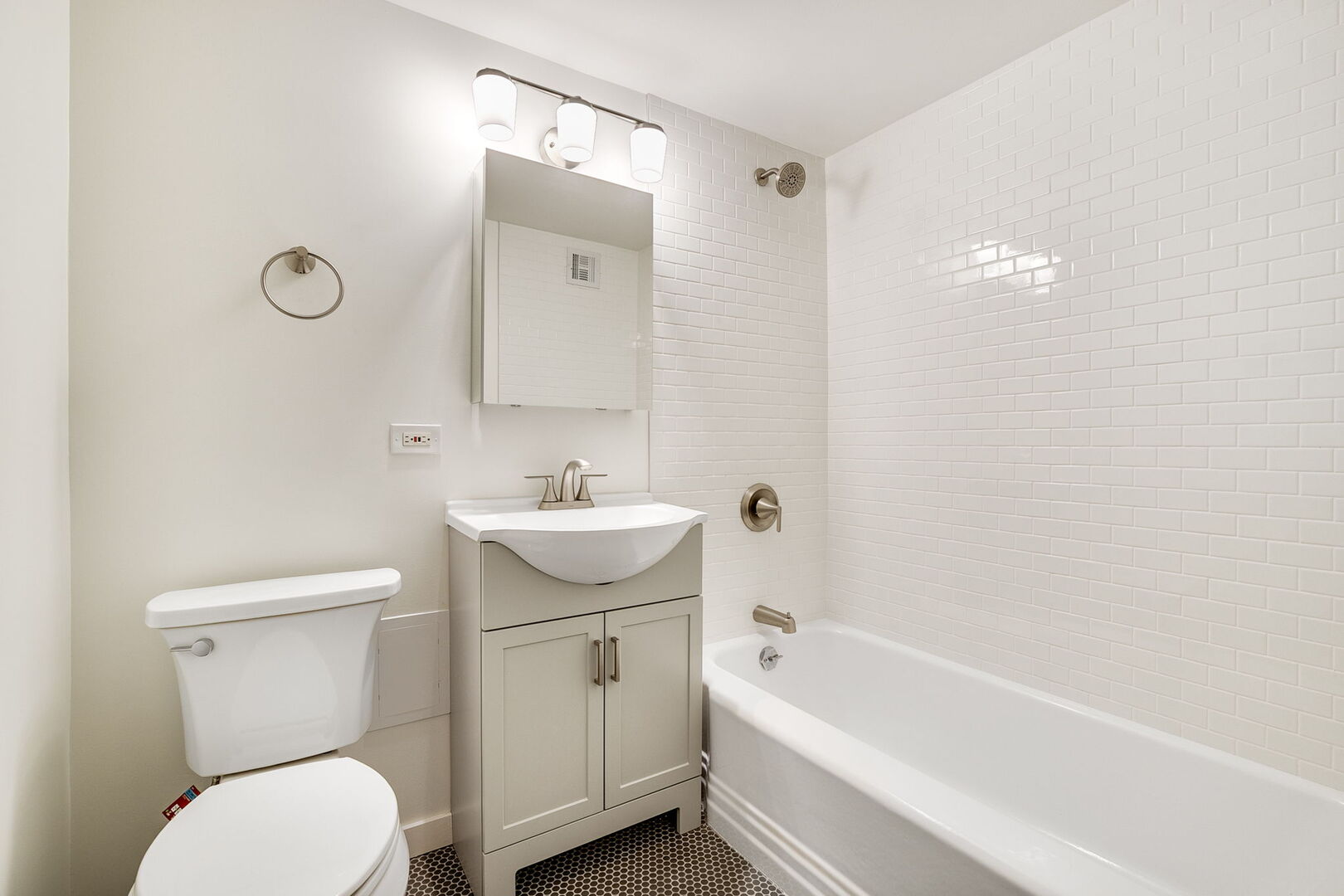 5050 South East End Avenue, Unit 7A Chicago, IL 60615 - Photo 14 of 24 a bathroom with a sink a toilet and bathtub