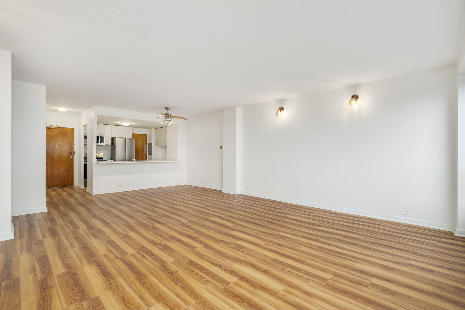 5050 South East End Avenue, Unit 7A Chicago, IL 60615 - Photo 10 of 24 a view of a livingroom with wooden floor and kitchen space