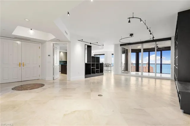 a large room with closet