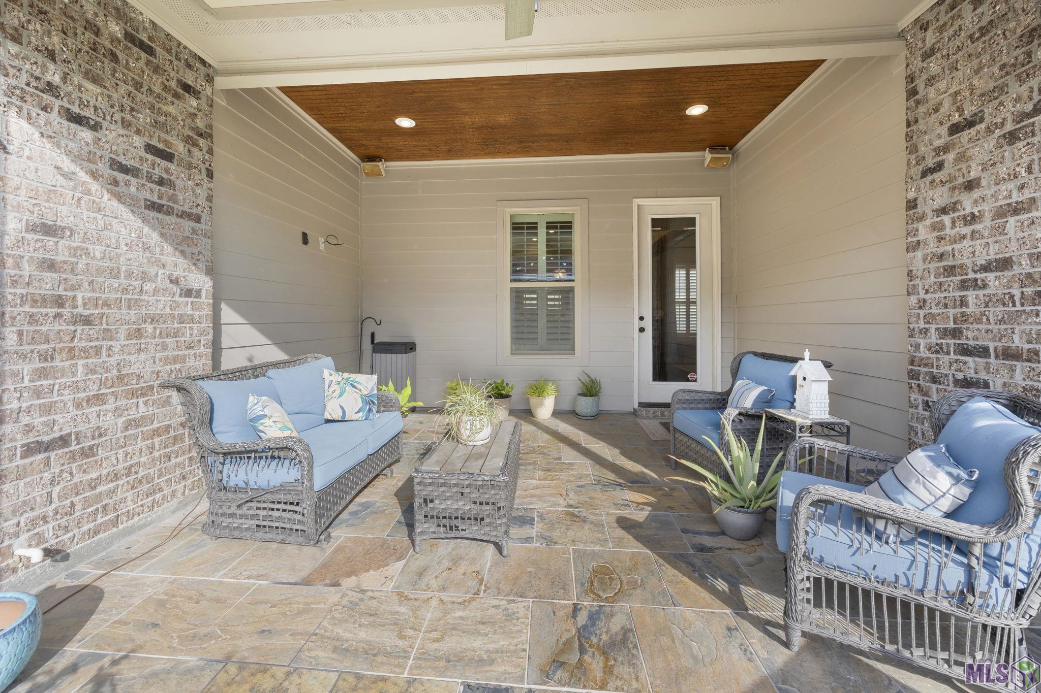 15402 Green Trails Boulevard Baton Rouge, LA 70817 - Photo 4 of 25