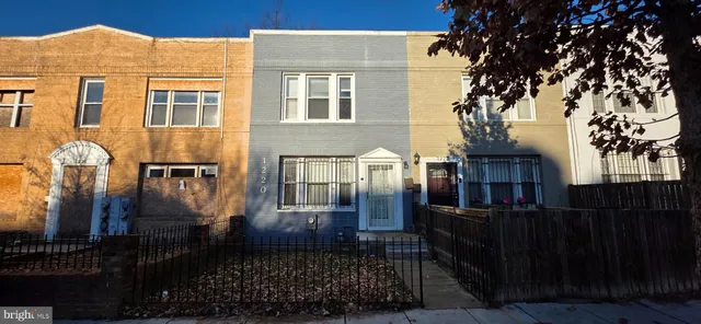 $5,200 | 1220 16th Street Northeast, Washington, DC 20002
