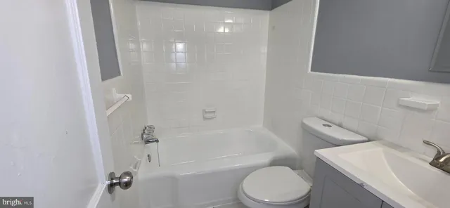 $5,200 | 1220 16th Street Northeast, Washington, DC 20002