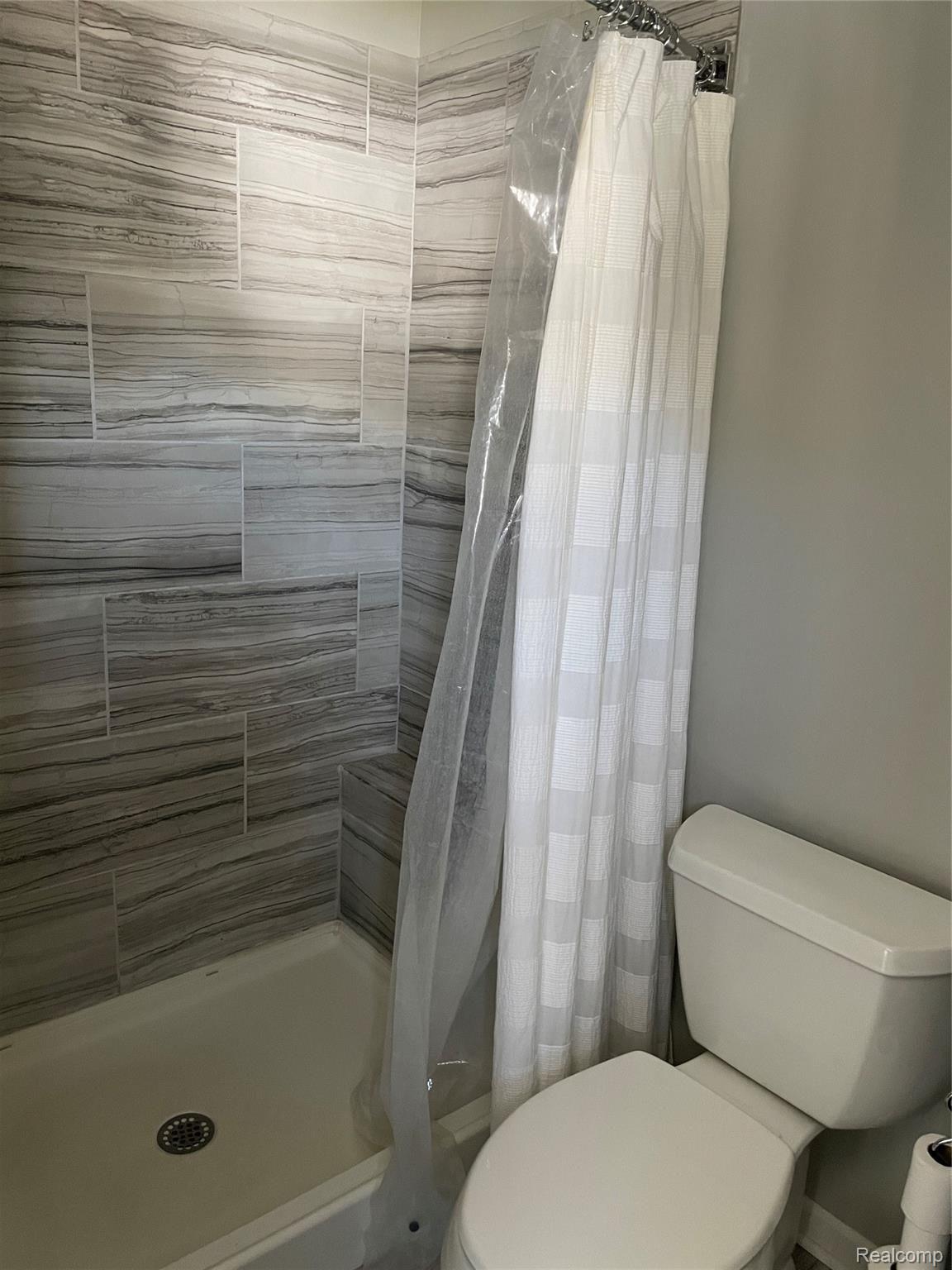 4155 North Center Road Flint, MI 48506 - Photo 12 of 34 Tiled master shower