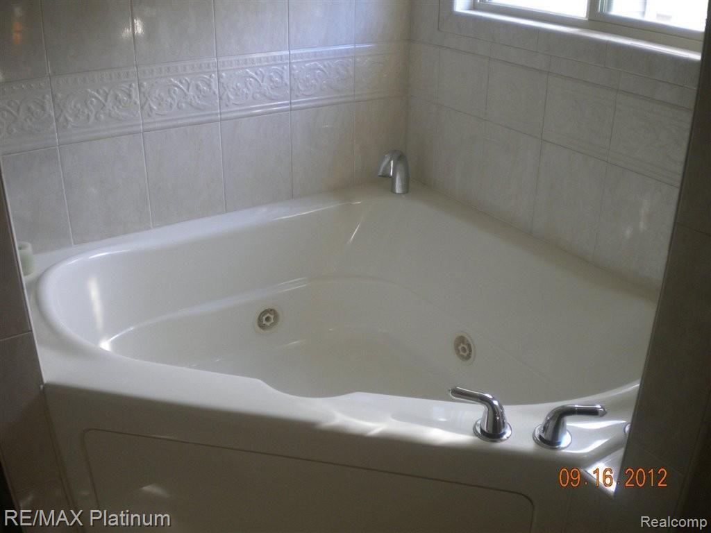 14026 Bird Road Byron, MI 48418 - Photo 20 of 46 Master Bath