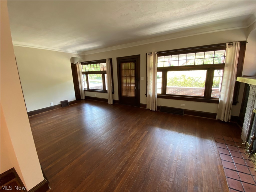 2351 Ashurst Road Cleveland, OH 44118 - Photo 5 of 27 Gallery Image 5