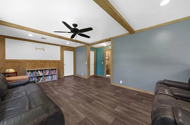 $685,000 | 39360 Highway 105, Saratoga, TX 77585