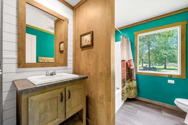 $685,000 | 39360 Highway 105, Saratoga, TX 77585