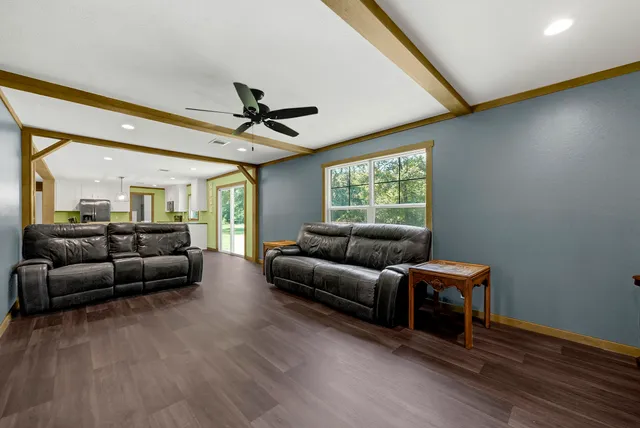 $685,000 | 39360 Highway 105, Saratoga, TX 77585