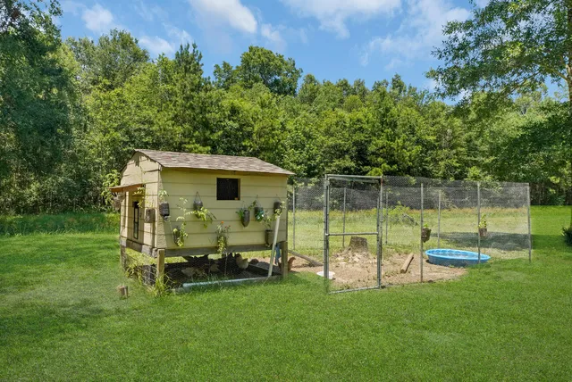 $685,000 | 39360 Highway 105, Saratoga, TX 77585