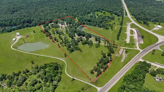 $685,000 | 39360 Highway 105, Saratoga, TX 77585