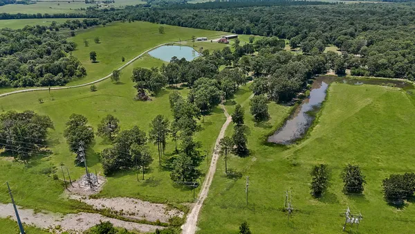 $685,000 | 39360 Highway 105, Saratoga, TX 77585