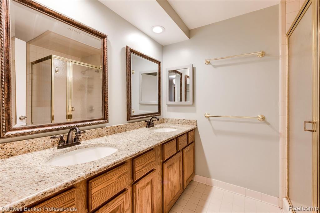 29870 Fox Grove Road Farmington, MI 48334 - Photo 18 of 35