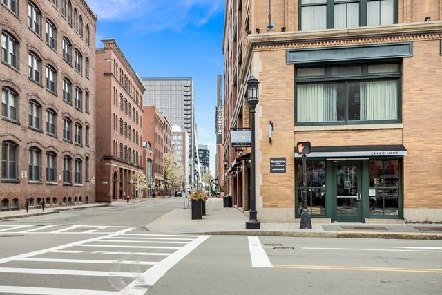 $899,000 | 49 Melcher Street, Unit 402, Boston, MA 02210
