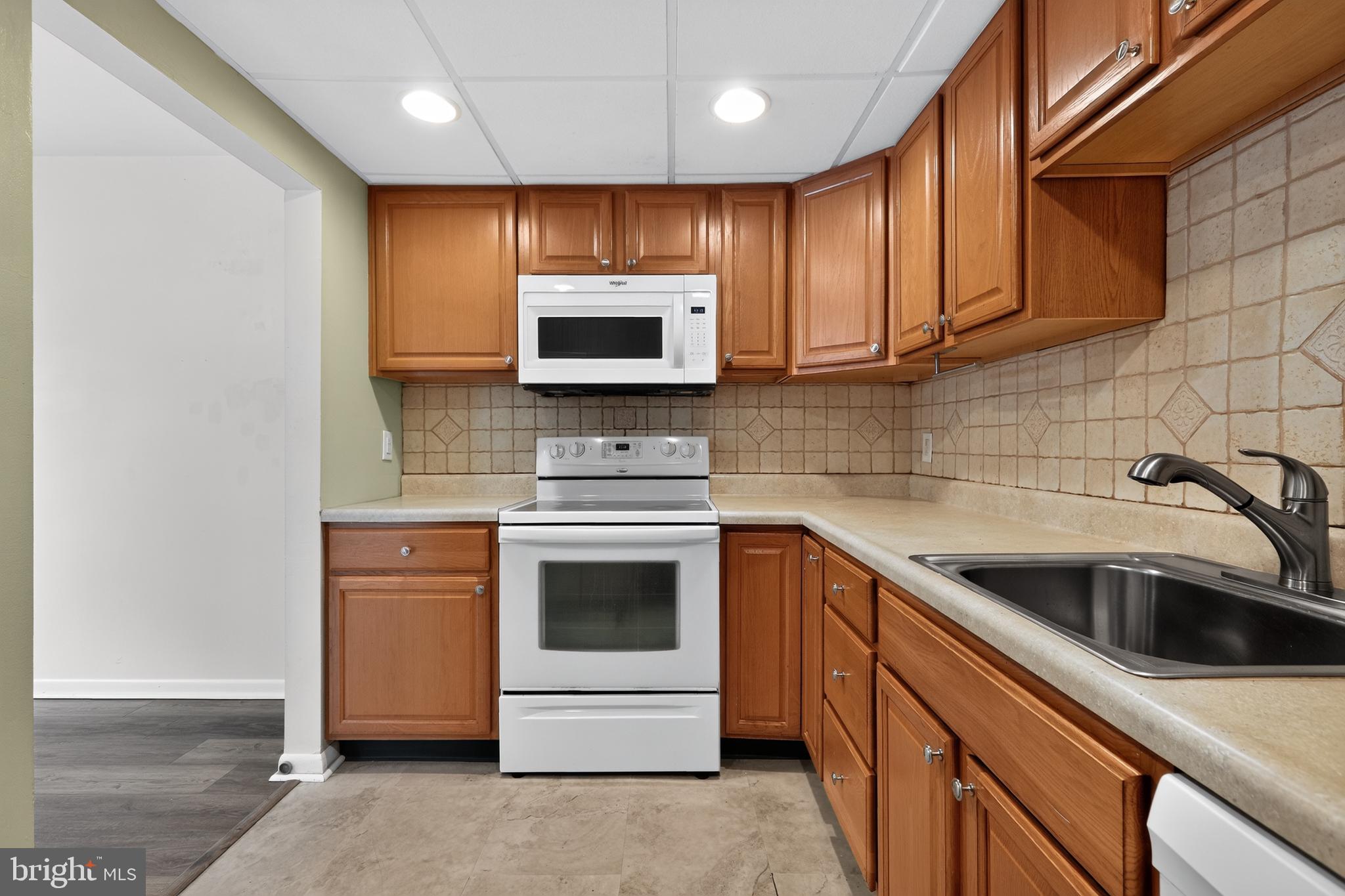 1518 Manley Road, Unit B33 West Chester, PA 19382 - Photo 13 of 34 Kitchen