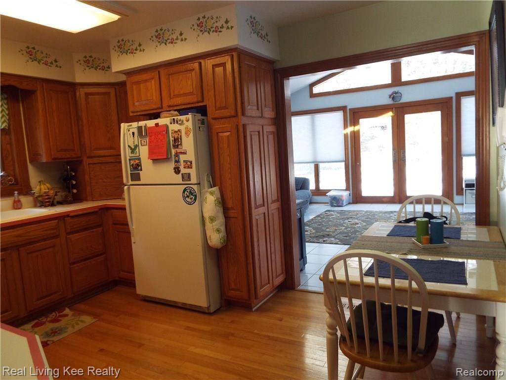 4464 Morgan Road Lake Orion, MI 48359 - Photo 11 of 47 12.jpg