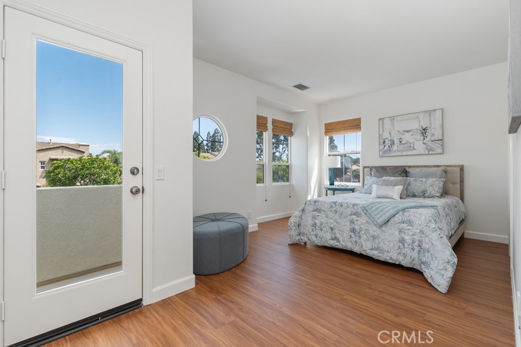 309 Flint Avenue Long Beach, CA 90814 - Photo 24 of 37 a living room with a bed furniture and a window