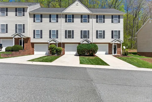 $229,900 | 2009 Lakeside Drive, Unit 114, Lynchburg, VA 24501