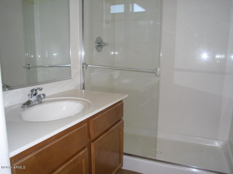 8917 West Cordes Road Tolleson, AZ 85353 - Photo 21 of 25 Hall Bath