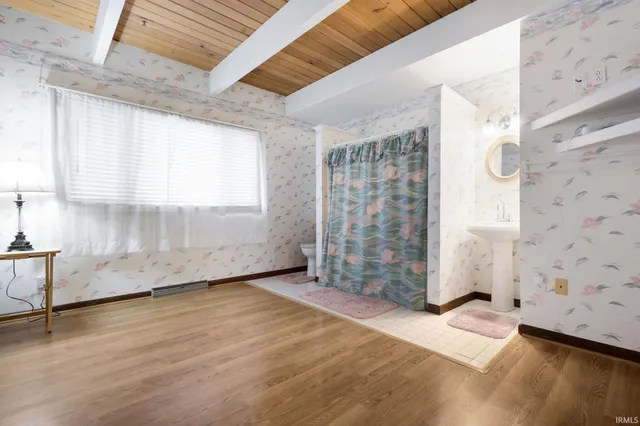 $435,000 | 525 Wayne Street, Middlebury, IN 46540