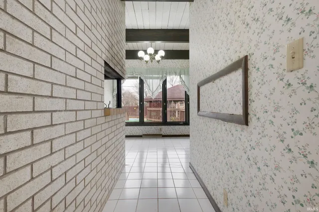 $435,000 | 525 Wayne Street, Middlebury, IN 46540