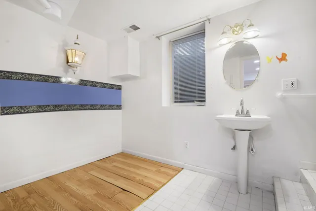 $435,000 | 525 Wayne Street, Middlebury, IN 46540