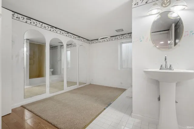 $435,000 | 525 Wayne Street, Middlebury, IN 46540