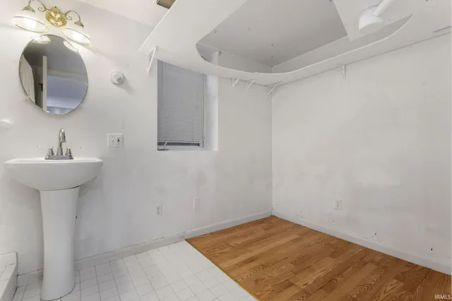 $435,000 | 525 Wayne Street, Middlebury, IN 46540