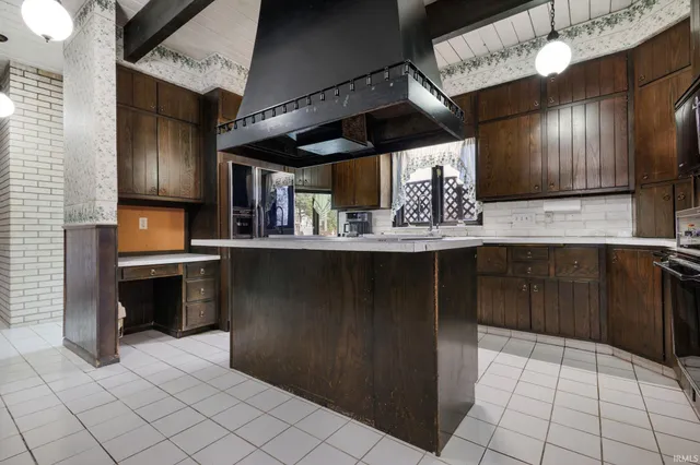 $435,000 | 525 Wayne Street, Middlebury, IN 46540