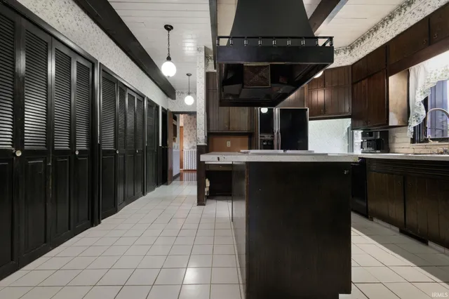 $435,000 | 525 Wayne Street, Middlebury, IN 46540