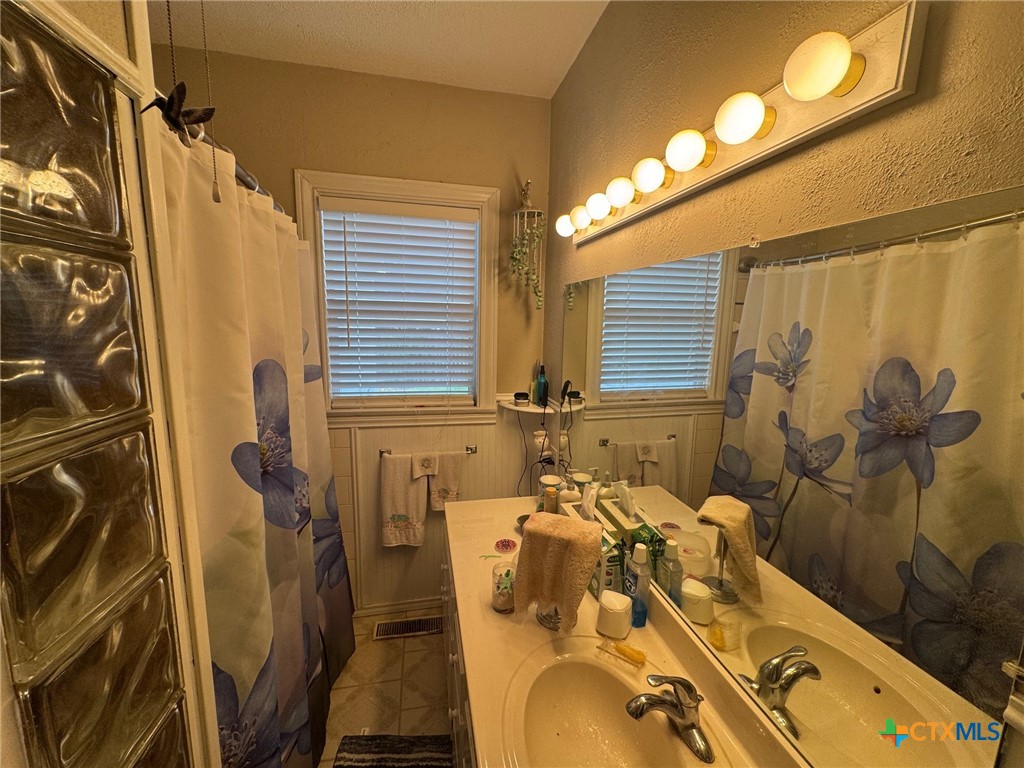 708 East 10th Street Cameron, TX 76520 - Photo 12 of 20 Downstairs Bathroom
