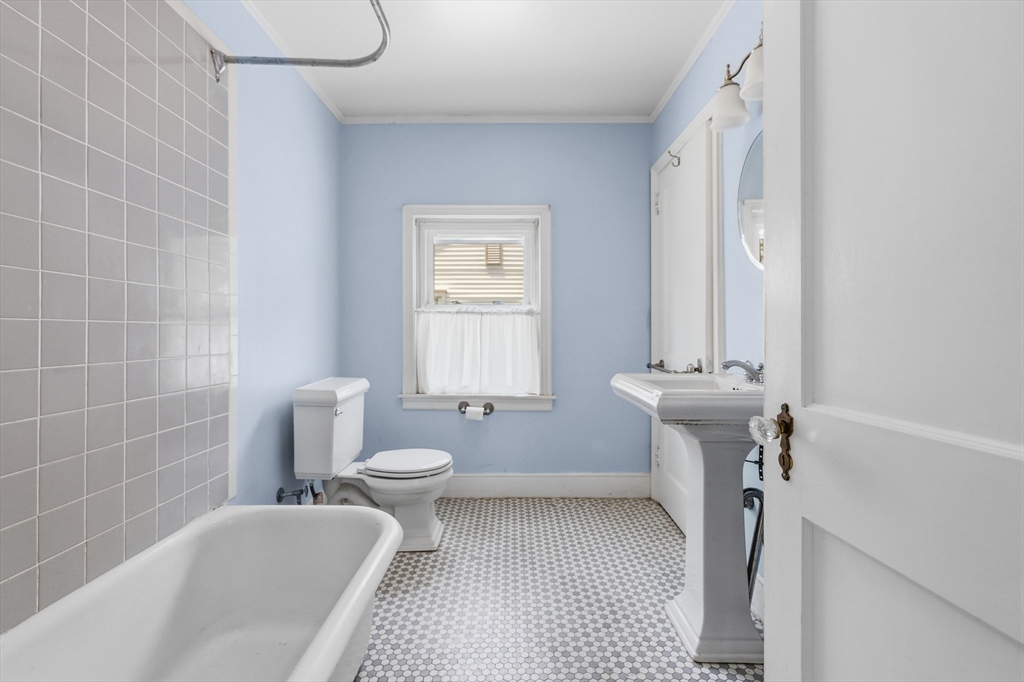 564 Montgomery Street Fall River, MA 02720 - Photo 33 of 42