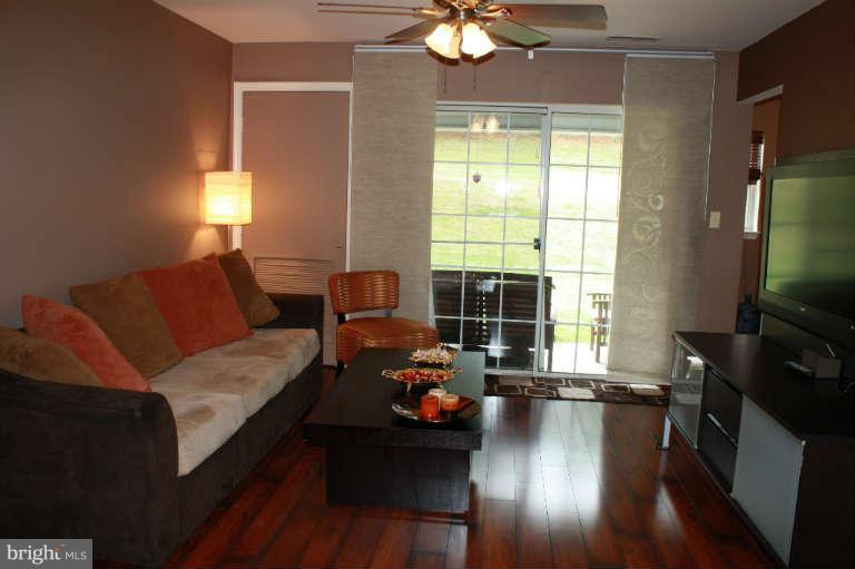 8337 Montgomery Run Road, Unit B Ellicott City, MD 21043 - Photo 4 of 28 Living Room