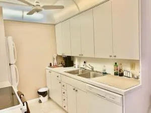 $1,300 | 1050 Cornwall C, Boca Raton, FL 33434