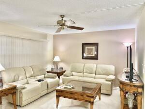 1050 Cornwall C Boca Raton, FL 33434 - Photo 6 of 27 Living Area
