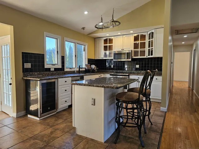 $3,600 | 11 Brookfield Drive, Shelton, CT 06484