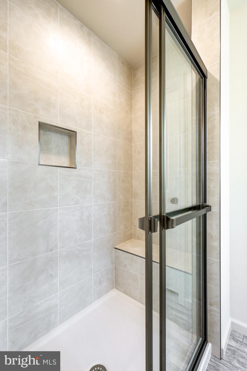 158 Leary Road Honey Brook, PA 19344 - Photo 7 of 41 Sleek modern shower with niche