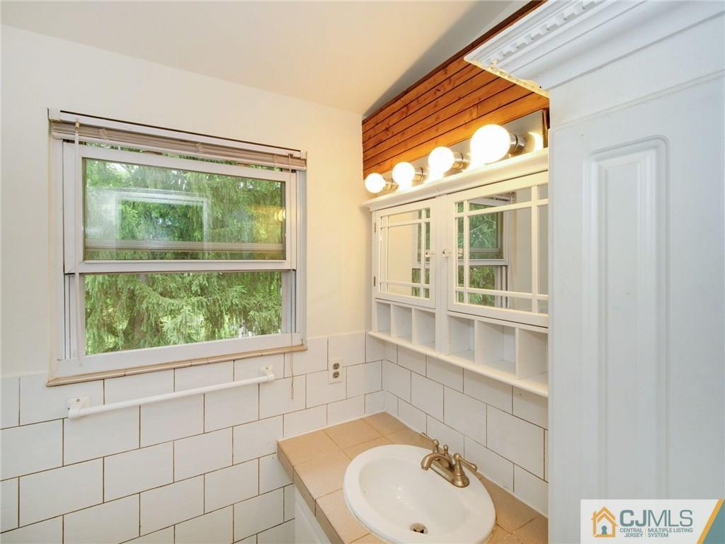 1487 Seneca Road North Brunswick, NJ 08902 - Photo 12 of 23 Gallery Image 12