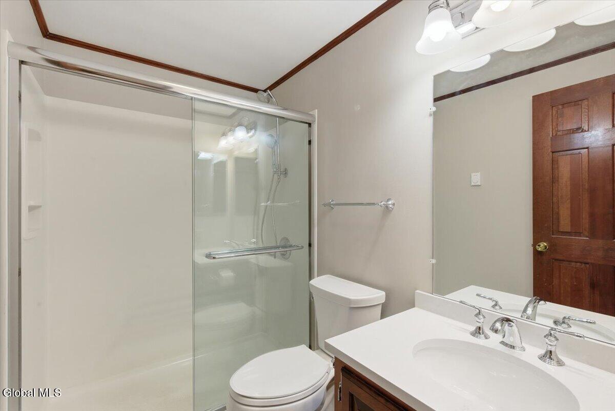 908 Mohegan Road Niskayuna, NY 12309 - Photo 26 of 40 34-028_MW2_0389