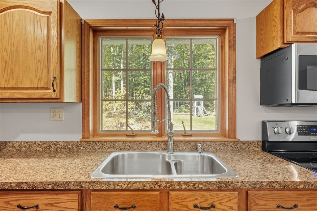 100 Fomer Road Southampton, MA 01073 - Photo 7 of 42