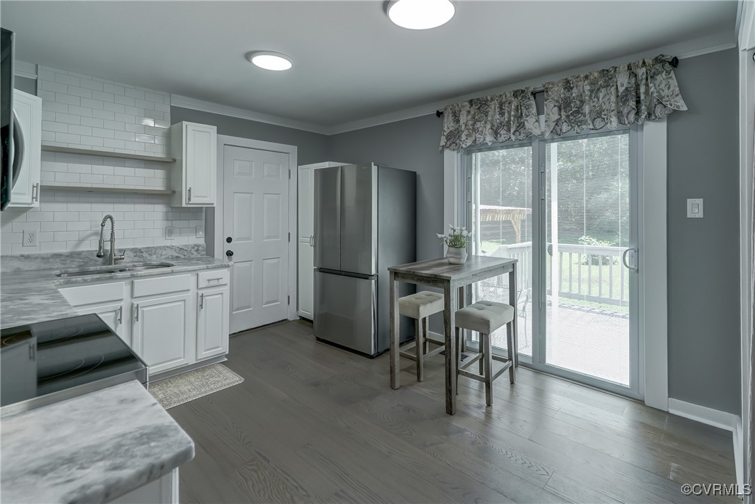 3335 Pleasants Road Powhatan, VA 23139 - Photo 6 of 34 Kitchen featuring stainless steel appliances, whit