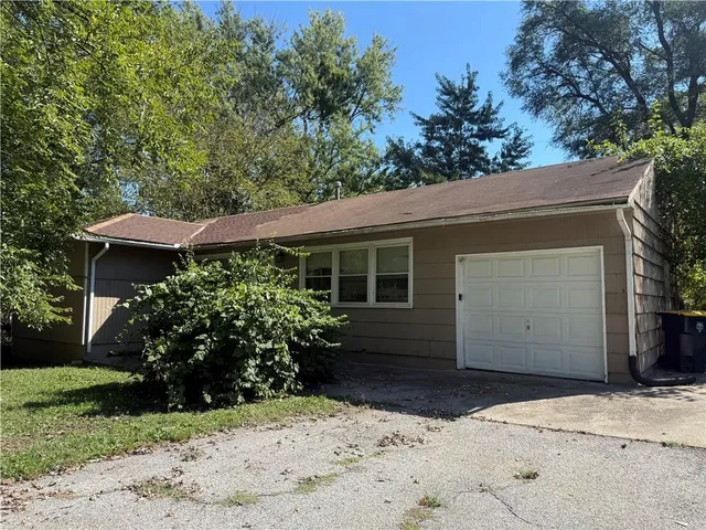$114,900 | 8605 East 114th Street, Kansas City, MO 64134