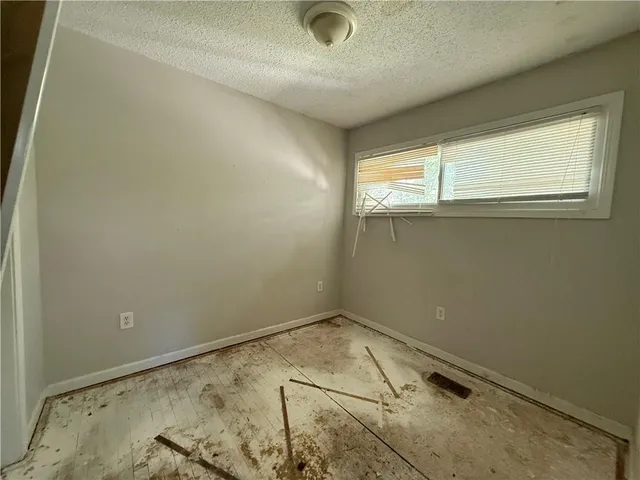 $114,900 | 8605 East 114th Street, Kansas City, MO 64134