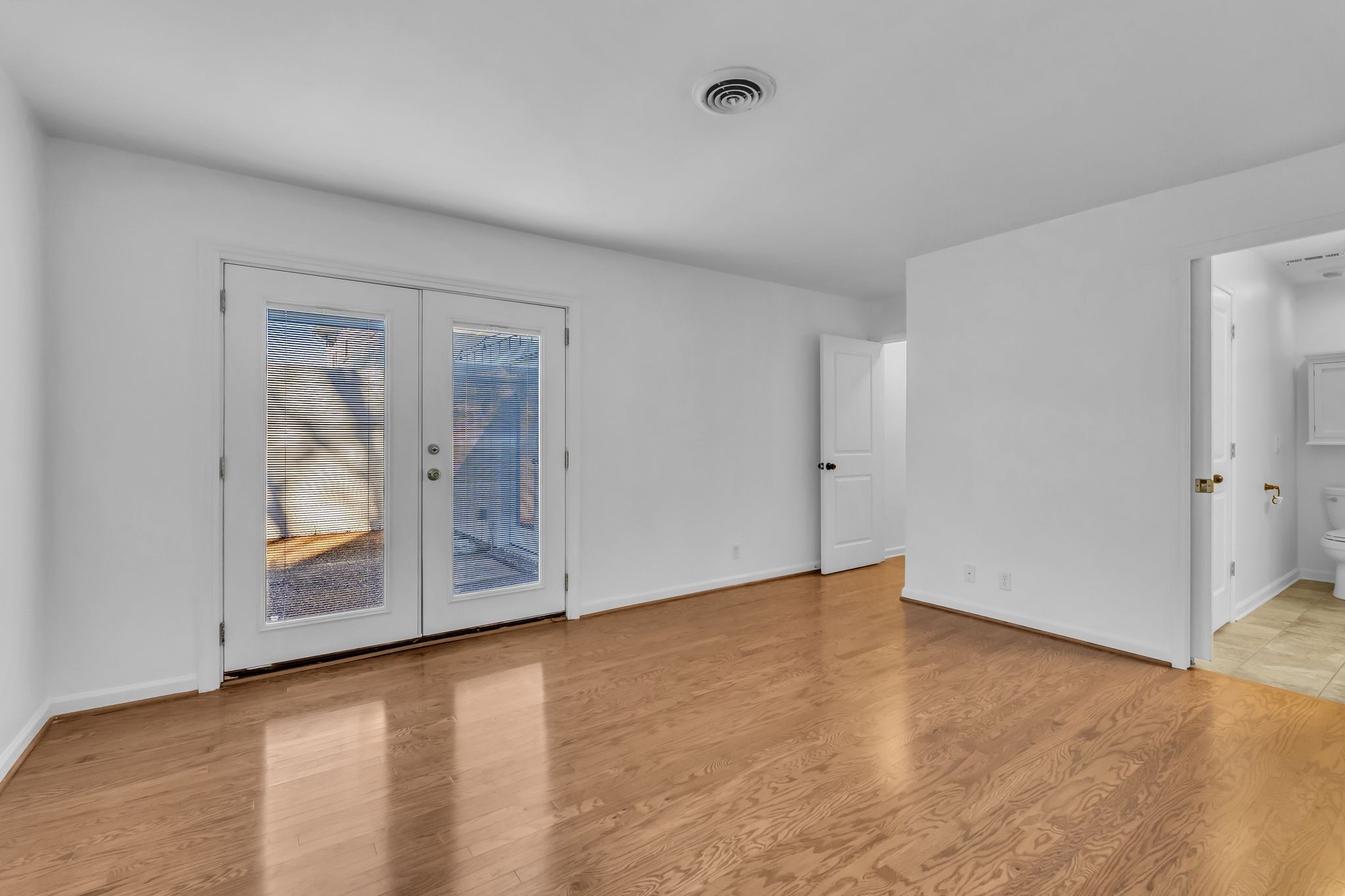 8300 Sawyer Brown Road, Unit M301 Nashville, TN 37221 - Photo 18 of 36 a view of an empty room with wooden floor and closet