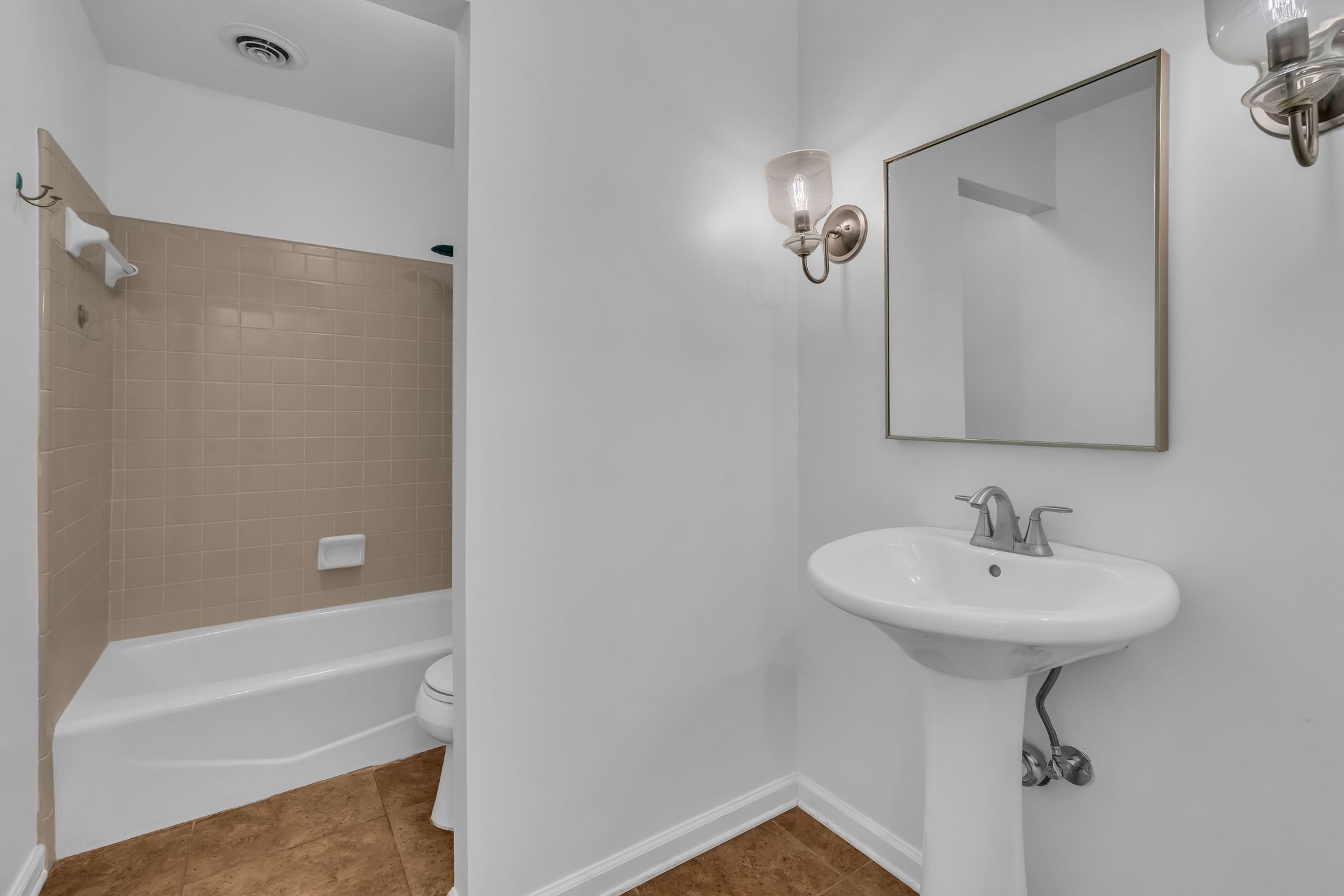 8300 Sawyer Brown Road, Unit M301 Nashville, TN 37221 - Photo 26 of 36 a bathroom with a sink a mirror and a bathtub